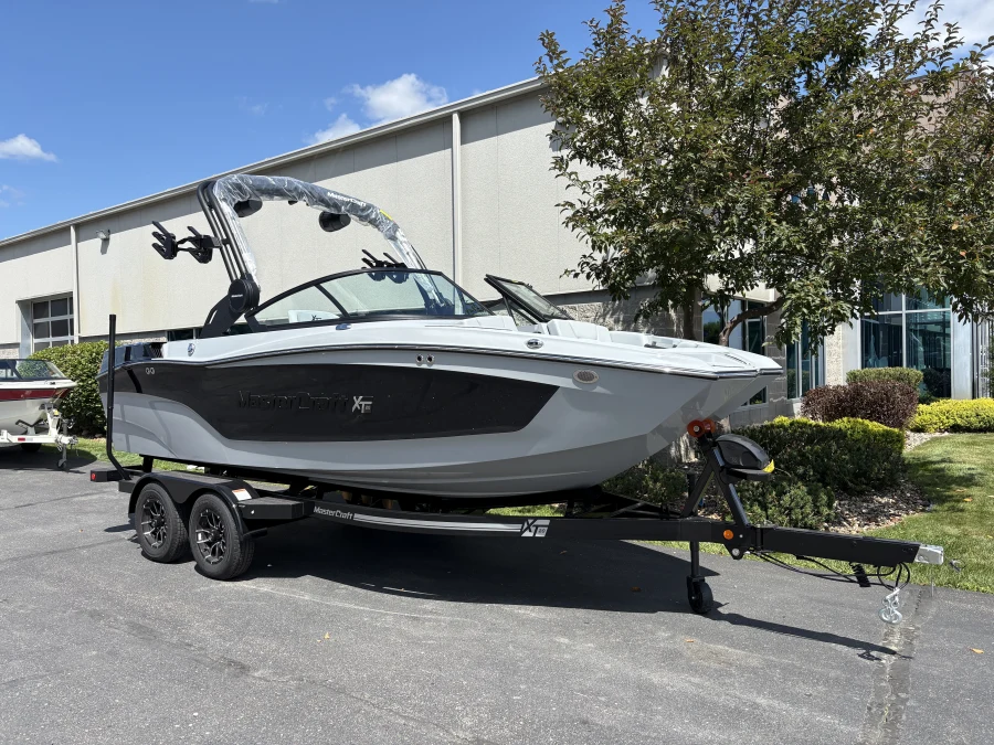 2027-mastercraft-xt20-141865-image3
