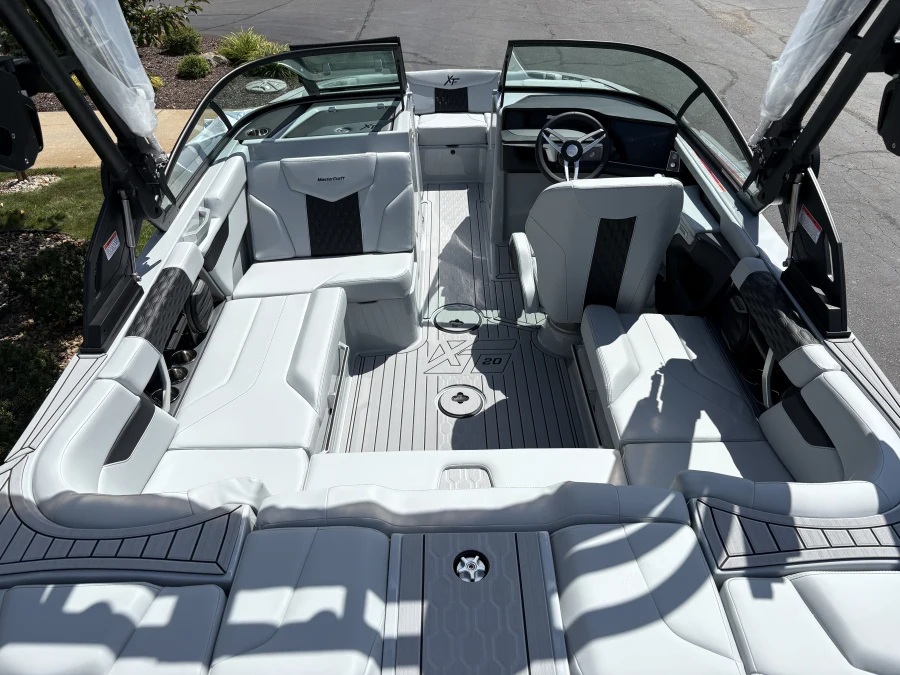 2027-mastercraft-xt20-141865-image7