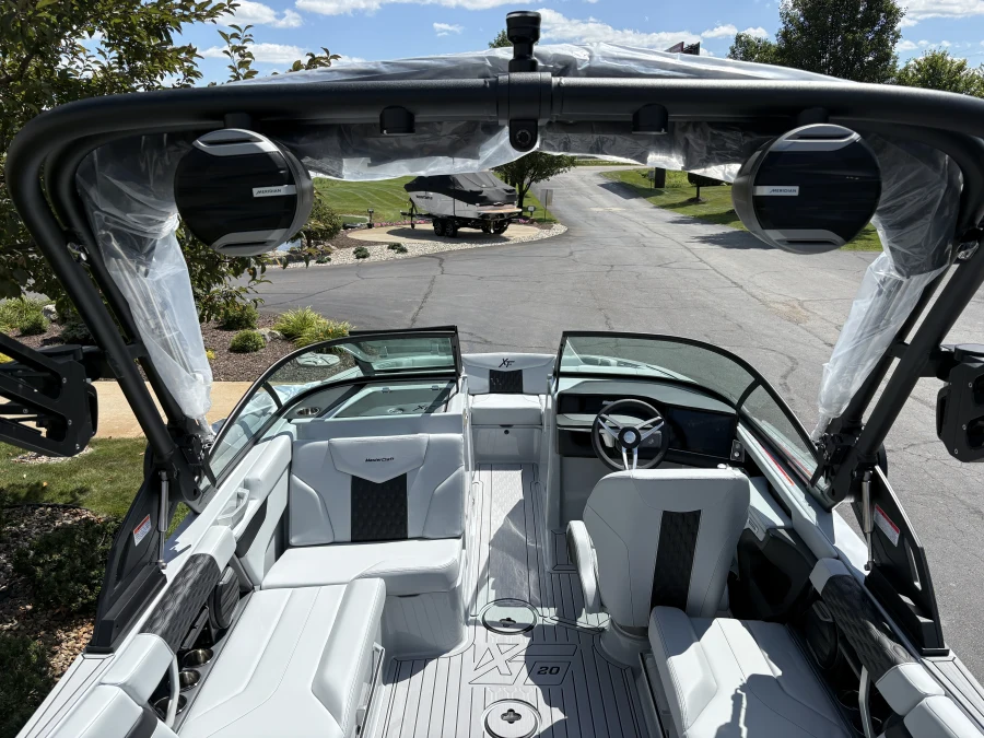 2027-mastercraft-xt20-141865-image8