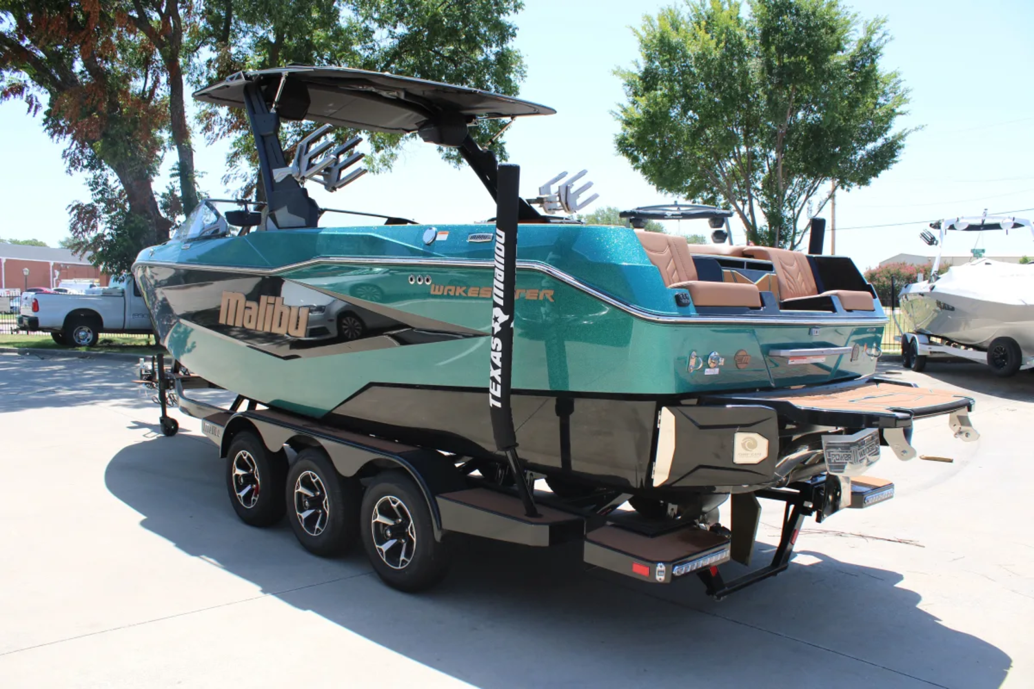 2026 Malibu 25 LSV