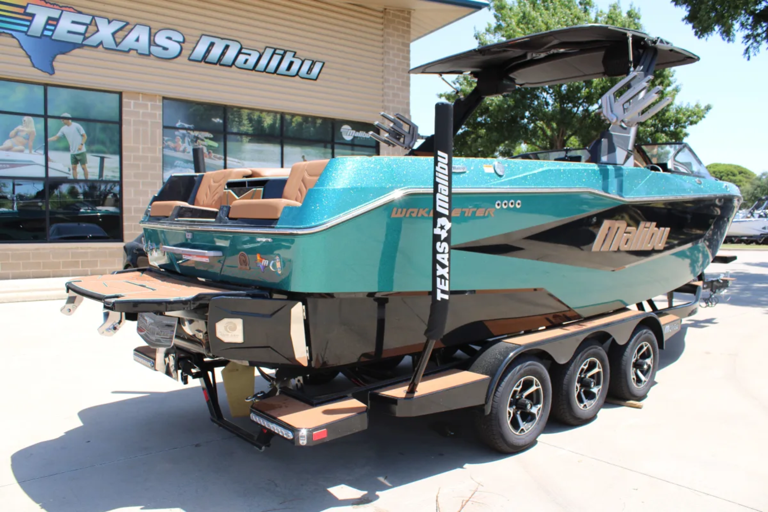 2026 Malibu 25 LSV