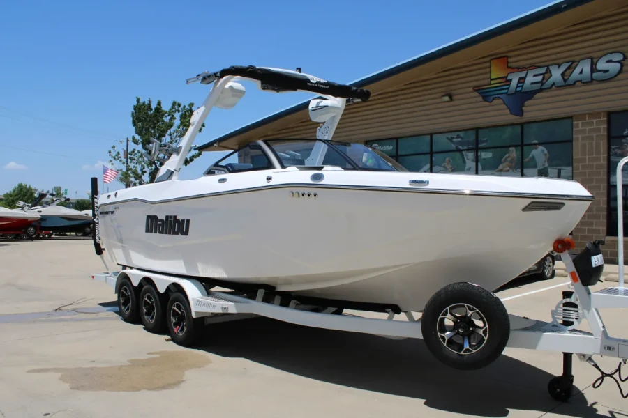 2026-malibu-wakesetter-25-lsv-141890-image1.webp