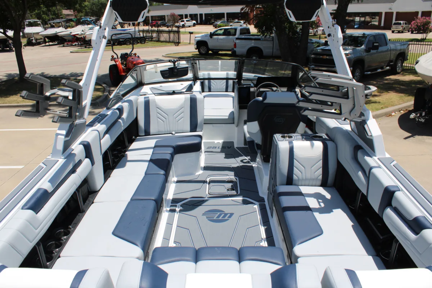 2026 Malibu 25 LSV
