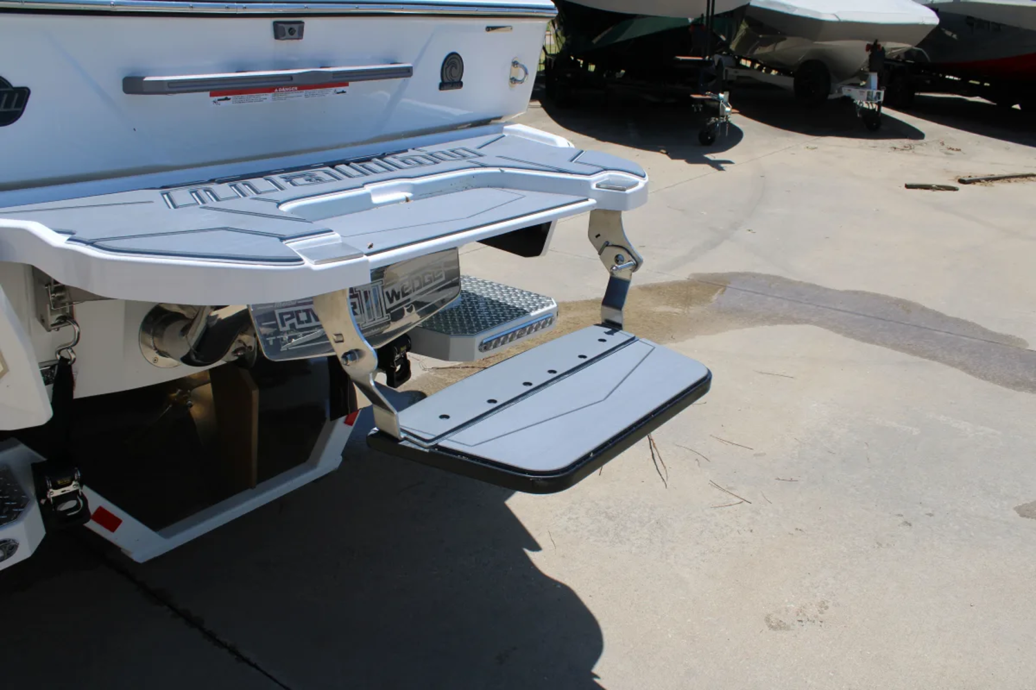 2026 Malibu 25 LSV