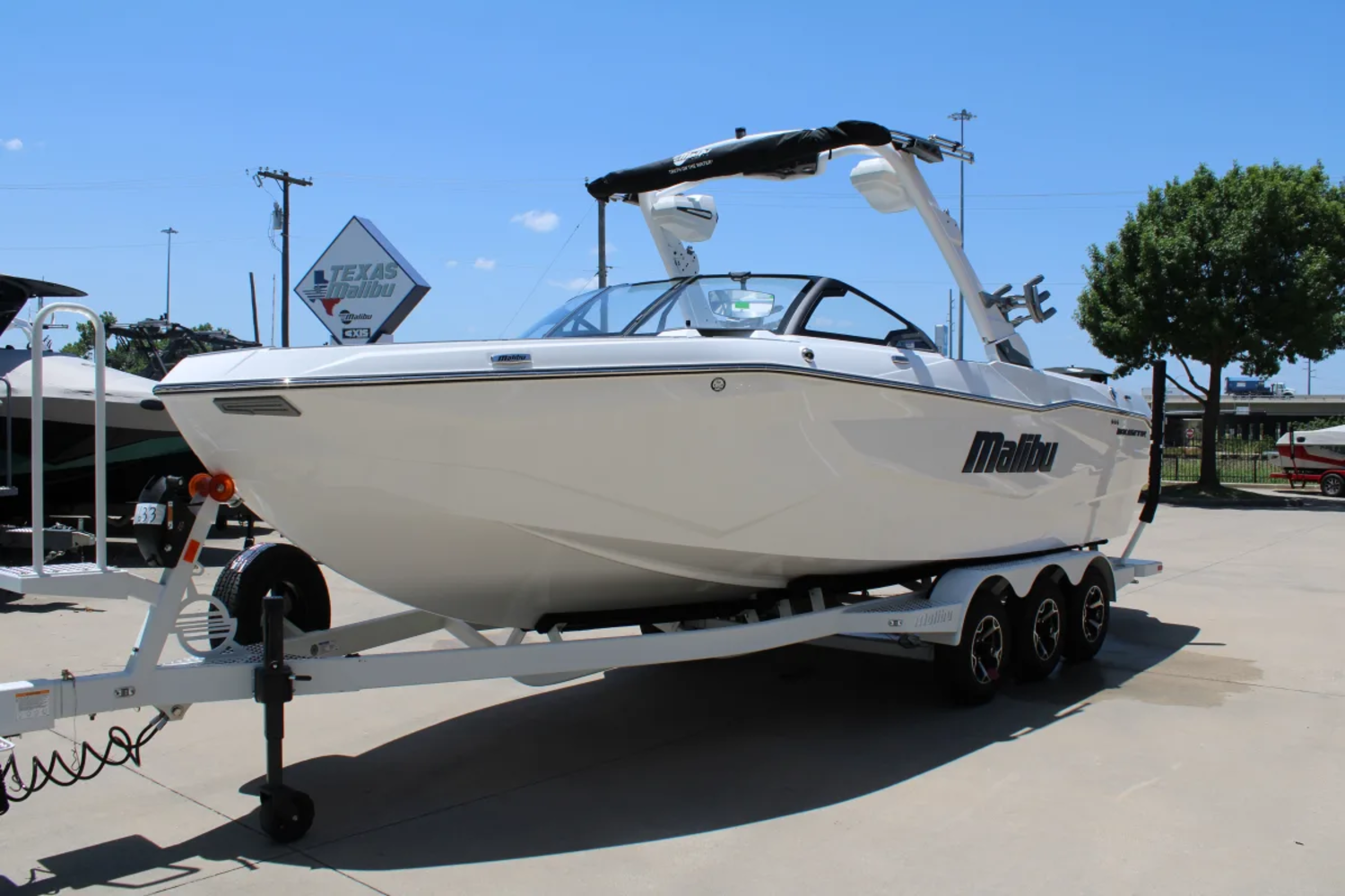 2026 Malibu 25 LSV