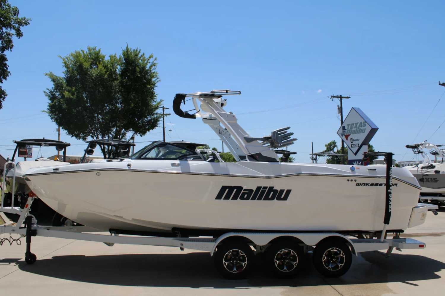 2026 Malibu 25 LSV