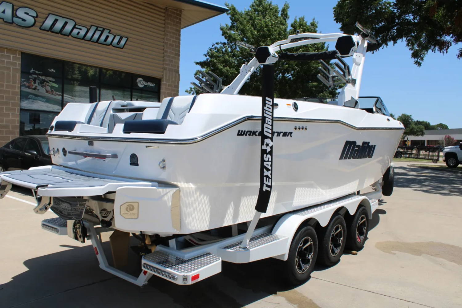 2026 Malibu 25 LSV