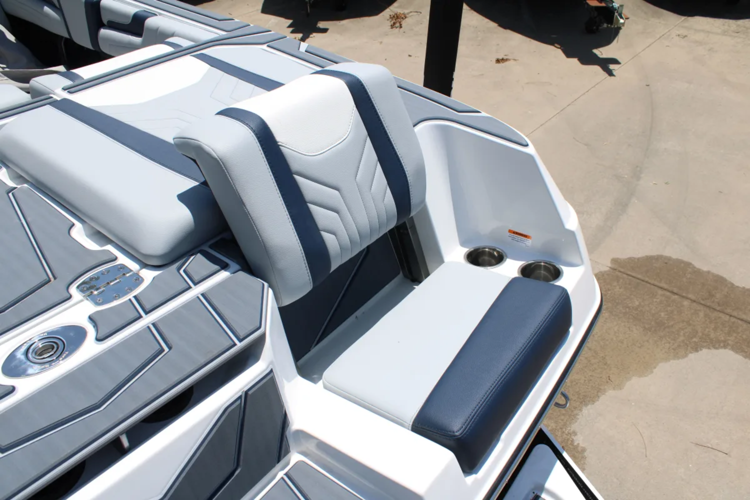 2026 Malibu 25 LSV