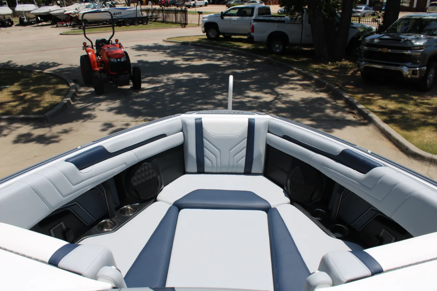 2026 Malibu 25 LSV