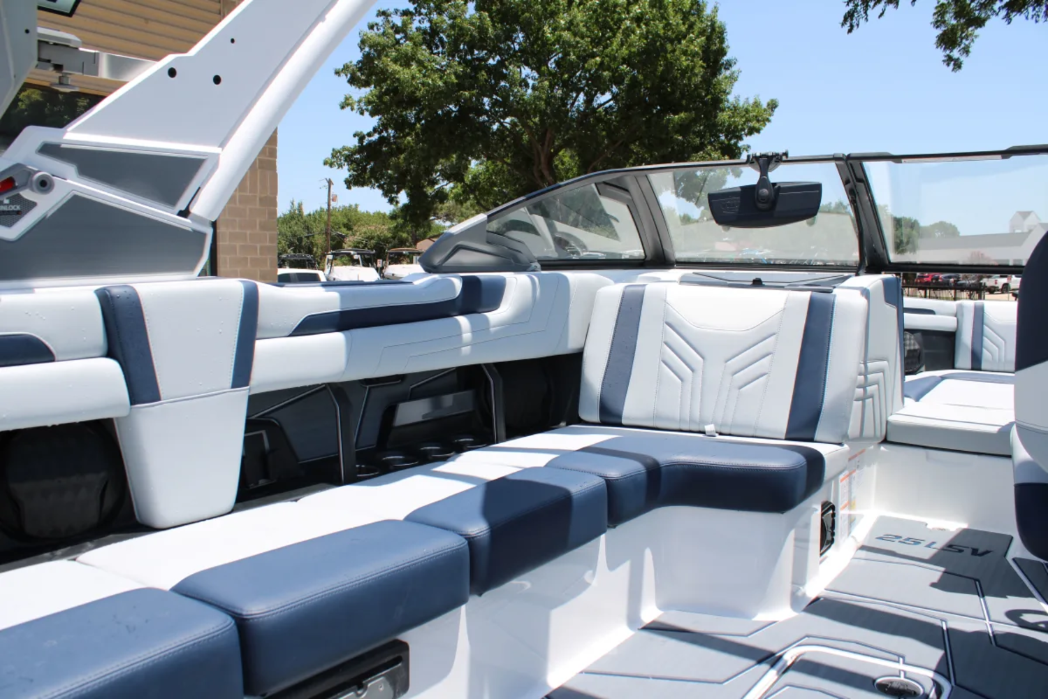 2026 Malibu 25 LSV