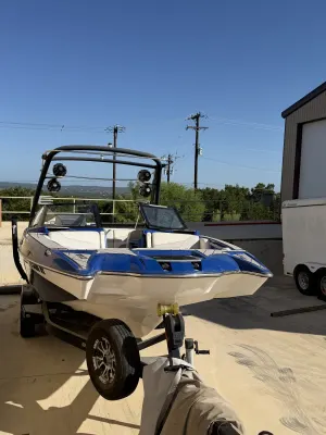 2017-malibu-wakesetter-22-mxz-141905-image3.webp
