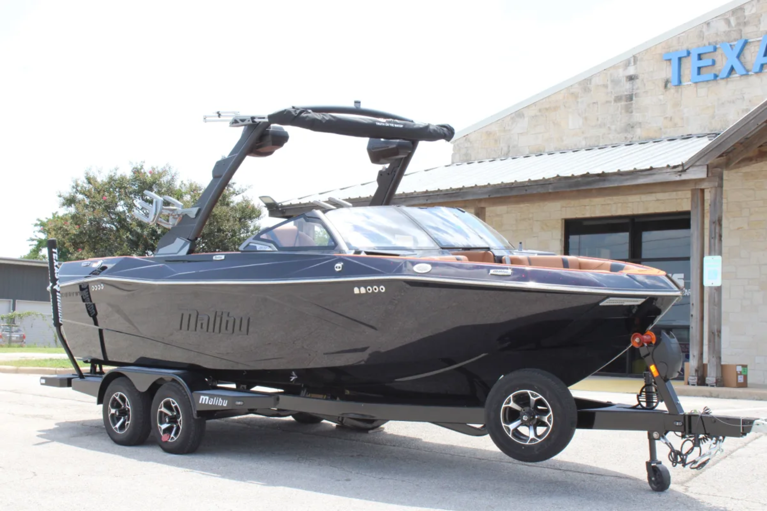 2026 Malibu 23 LSV