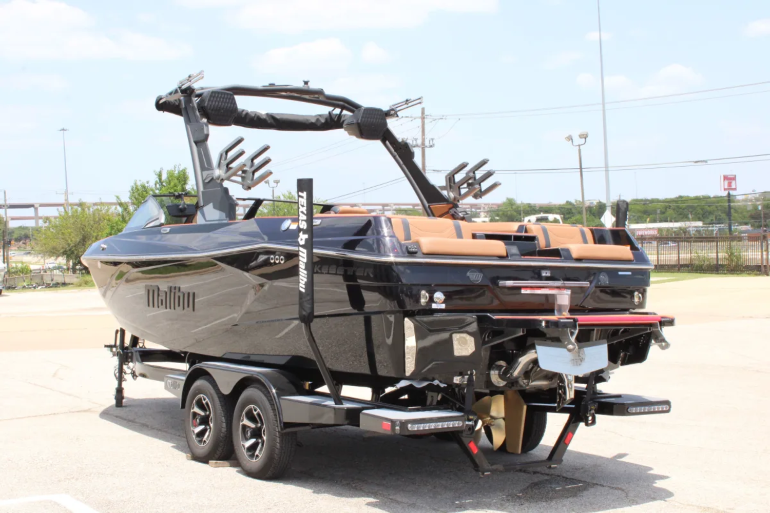 2026 Malibu 23 LSV