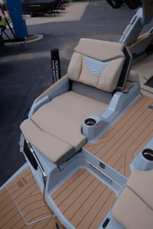 2027-mastercraft-x24-141934-image17.webp
