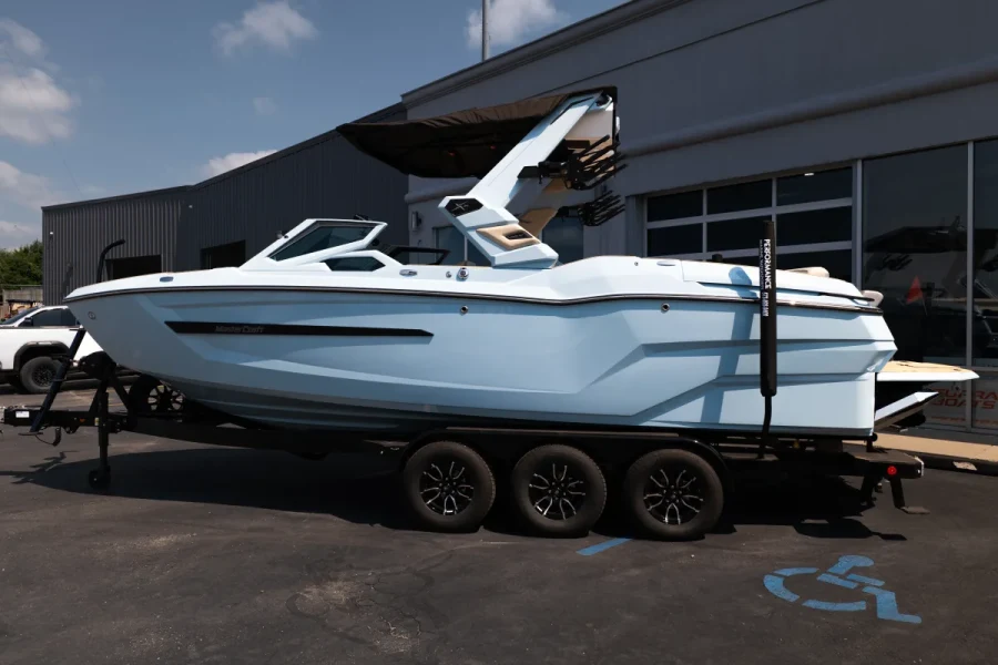 2027-mastercraft-x24-141934-image2.webp