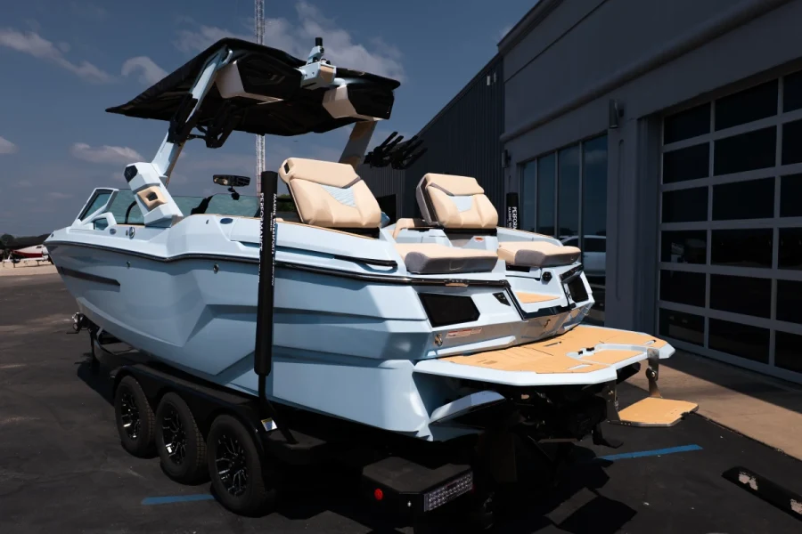 2027-mastercraft-x24-141934-image3.webp