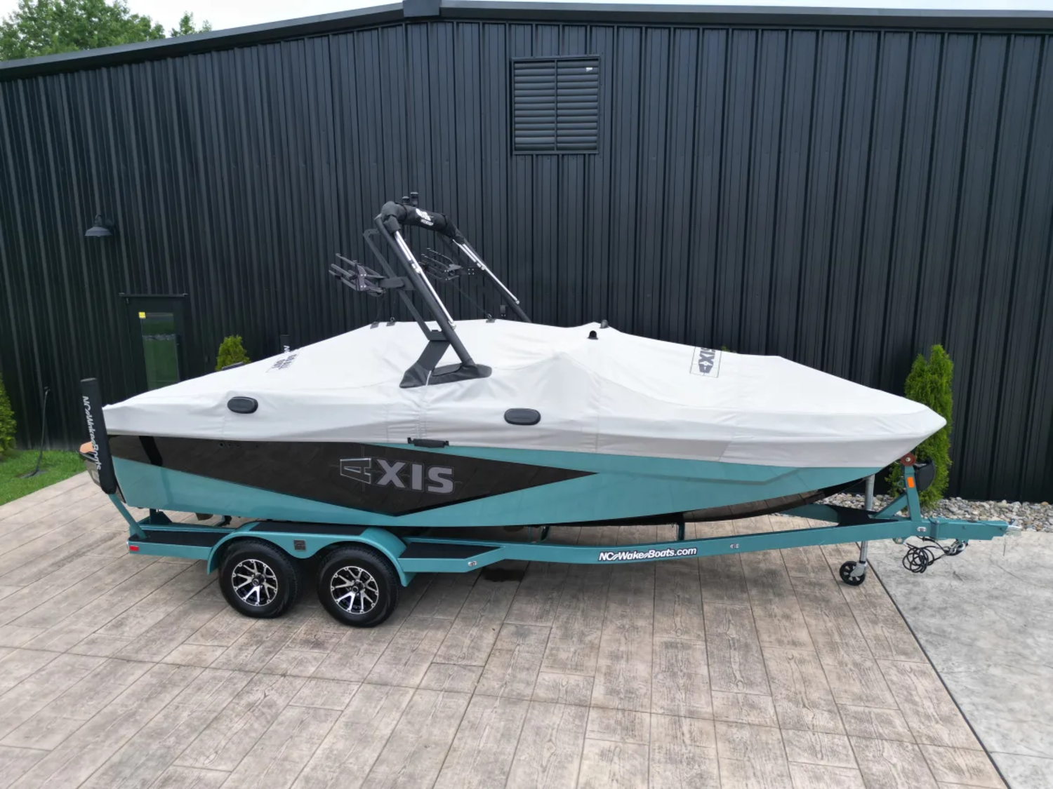2024 Axis T220
