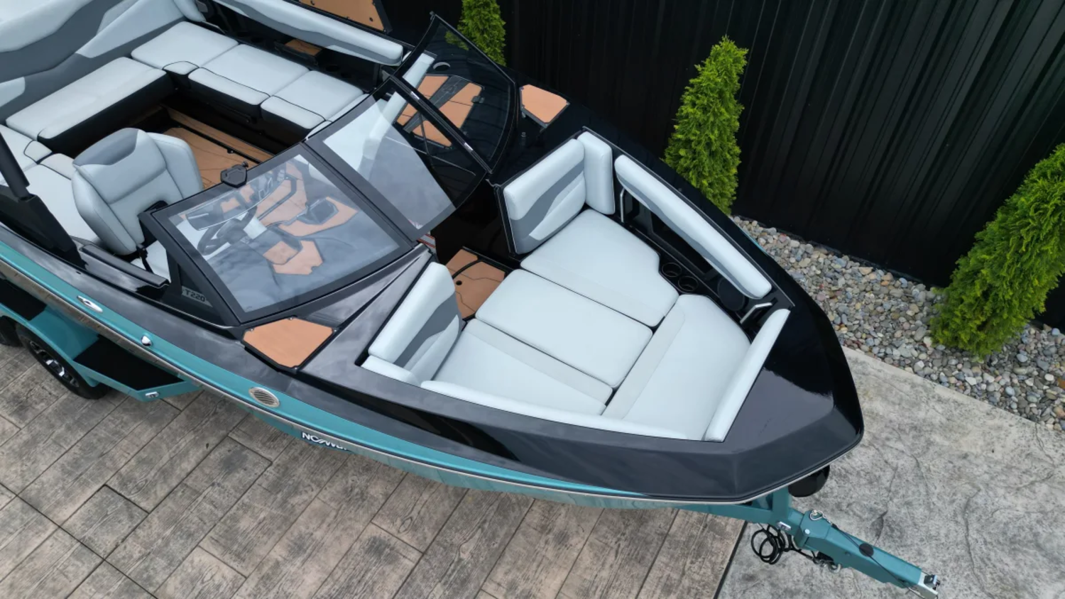 2024 Axis T220
