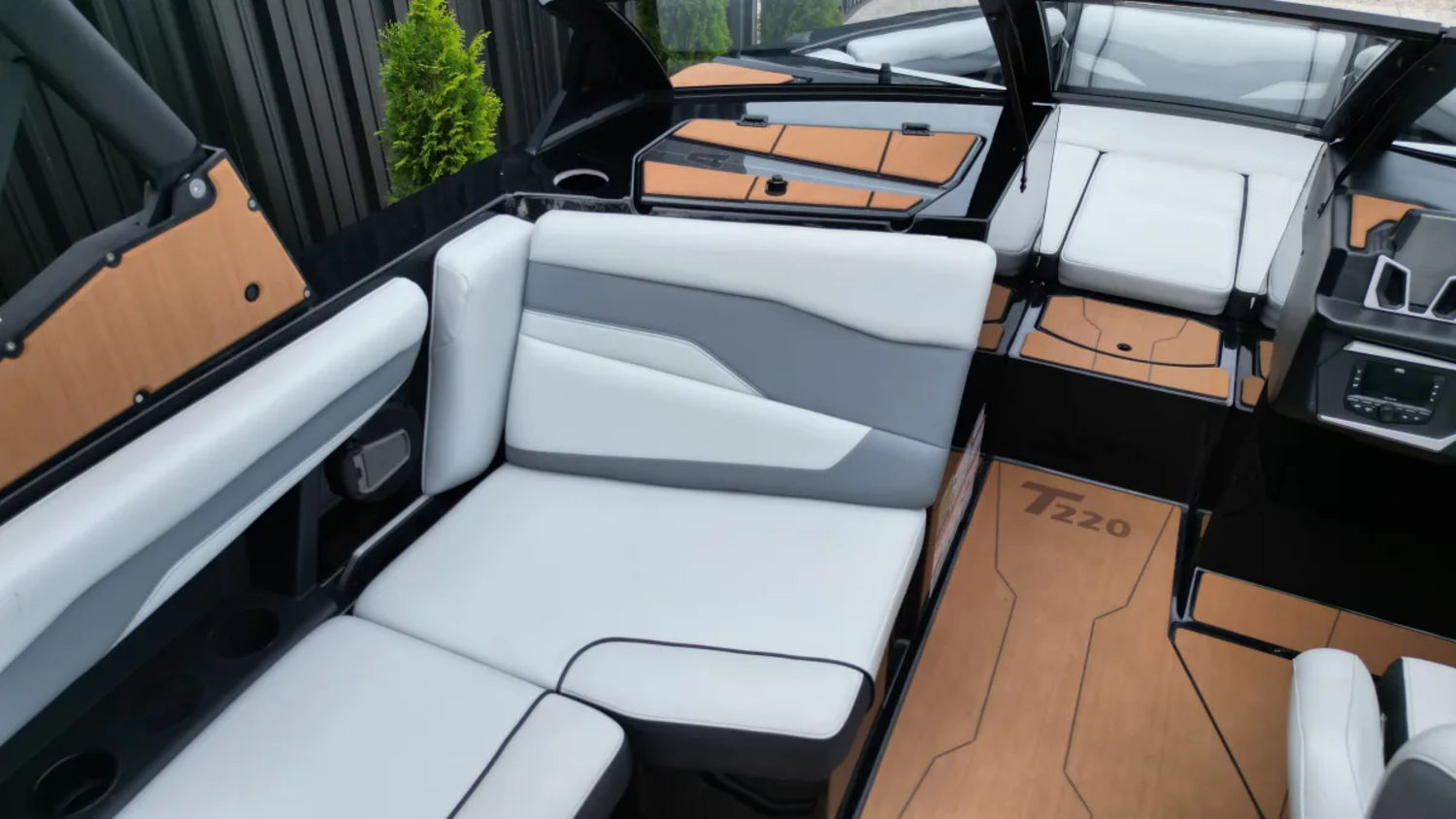 2024 Axis T220