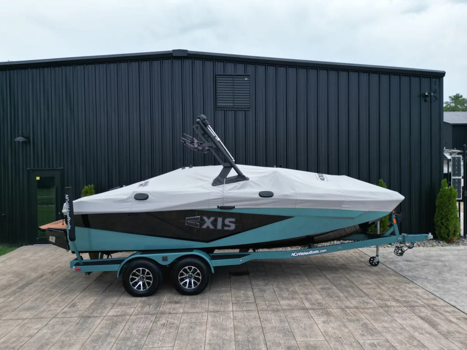 2024 Axis T220
