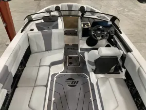 2026 Malibu Boats 21 LX Icon