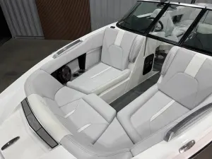 2020-mastercraft-x24-141948-image17