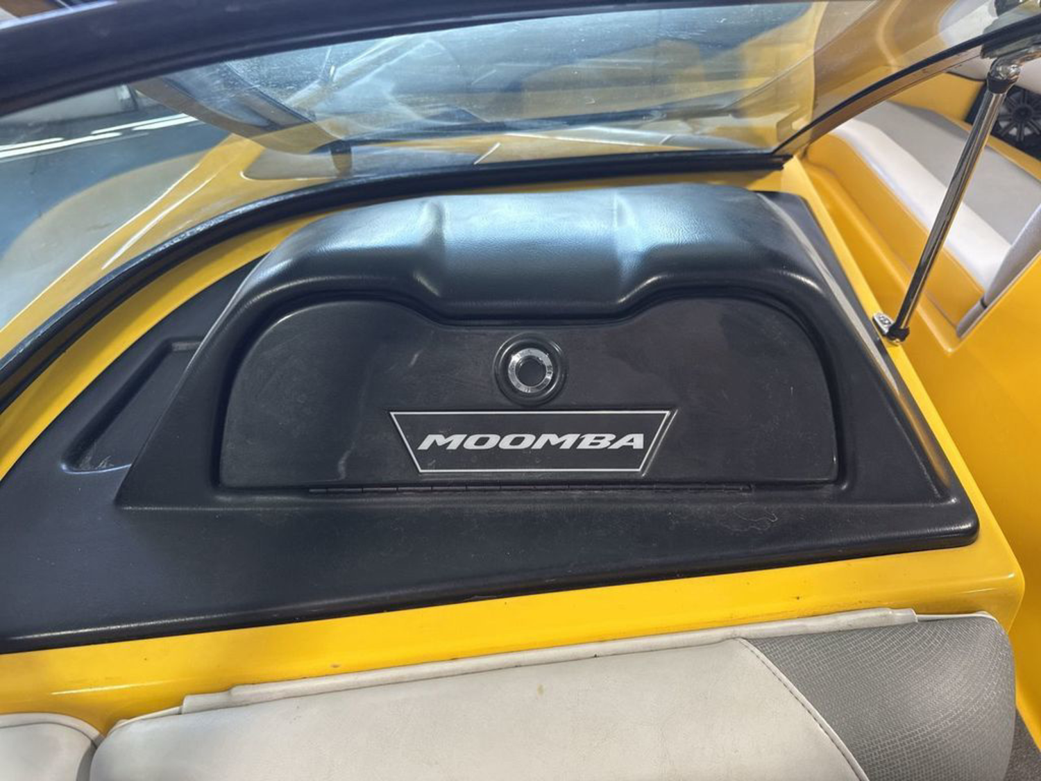 2016 MOOMBA Mondo