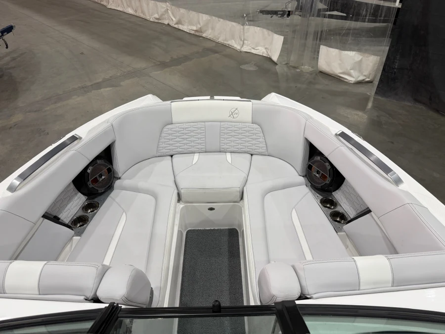 2020-mastercraft-x24-142849-image24