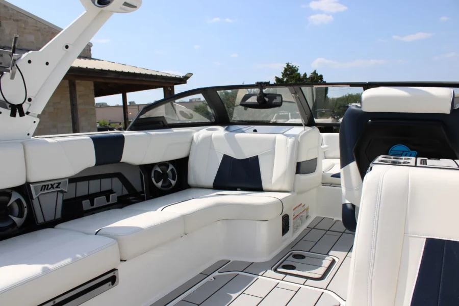 2021-malibu-wakesetter-24-mxz-142003-image12.webp