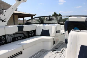 2021-malibu-wakesetter-24-mxz-142003-image12.webp