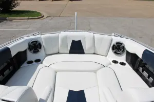 2021-malibu-wakesetter-24-mxz-142003-image17.webp