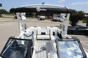 2021-malibu-wakesetter-24-mxz-142003-image18.webp