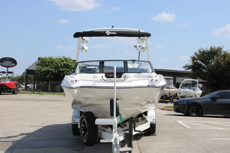 2021-malibu-wakesetter-24-mxz-142003-image2.webp