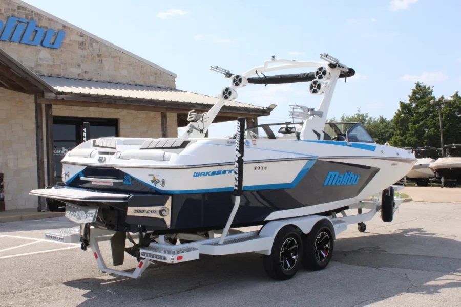 2021-malibu-wakesetter-24-mxz-142003-image6.webp