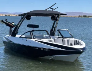 2017-malibu-wakesetter-vlx-142030-image0.webp