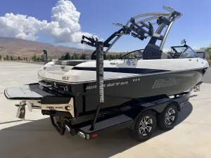 2017-malibu-wakesetter-vlx-142030-image1.webp