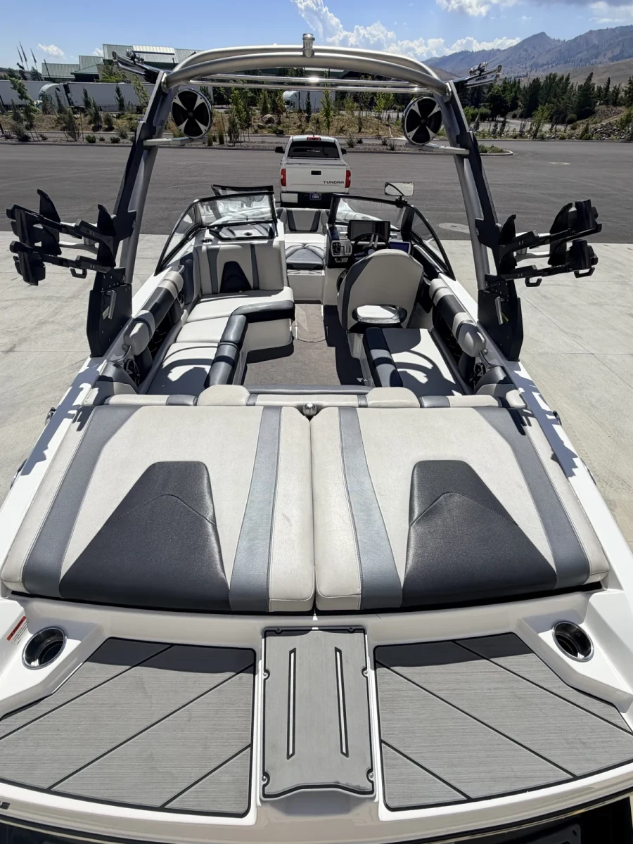 2017-malibu-wakesetter-vlx-142030-image11.webp