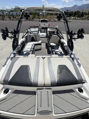 2017-malibu-wakesetter-vlx-142030-image11.webp