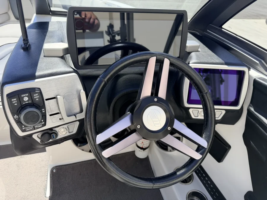 2017-malibu-wakesetter-vlx-142030-image17.webp