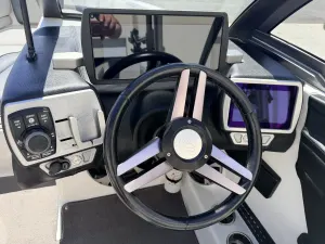 2017-malibu-wakesetter-vlx-142030-image17.webp