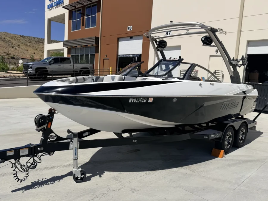 2017-malibu-wakesetter-vlx-142030-image2.webp