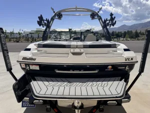 2017-malibu-wakesetter-vlx-142030-image7.webp