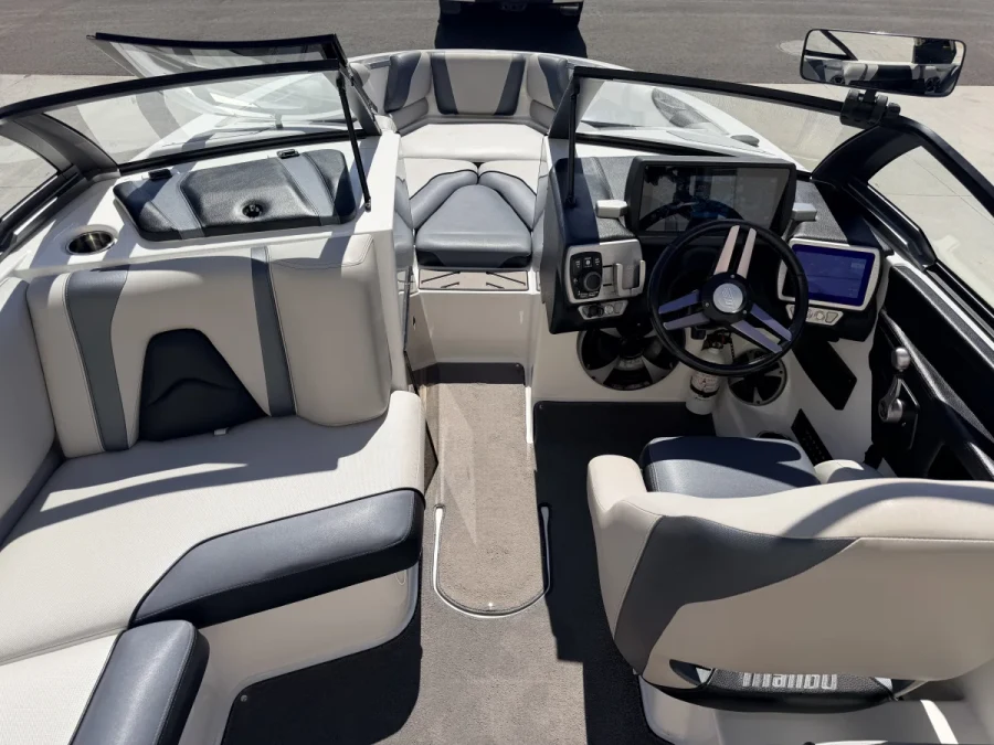 2017-malibu-wakesetter-vlx-142030-image9.webp