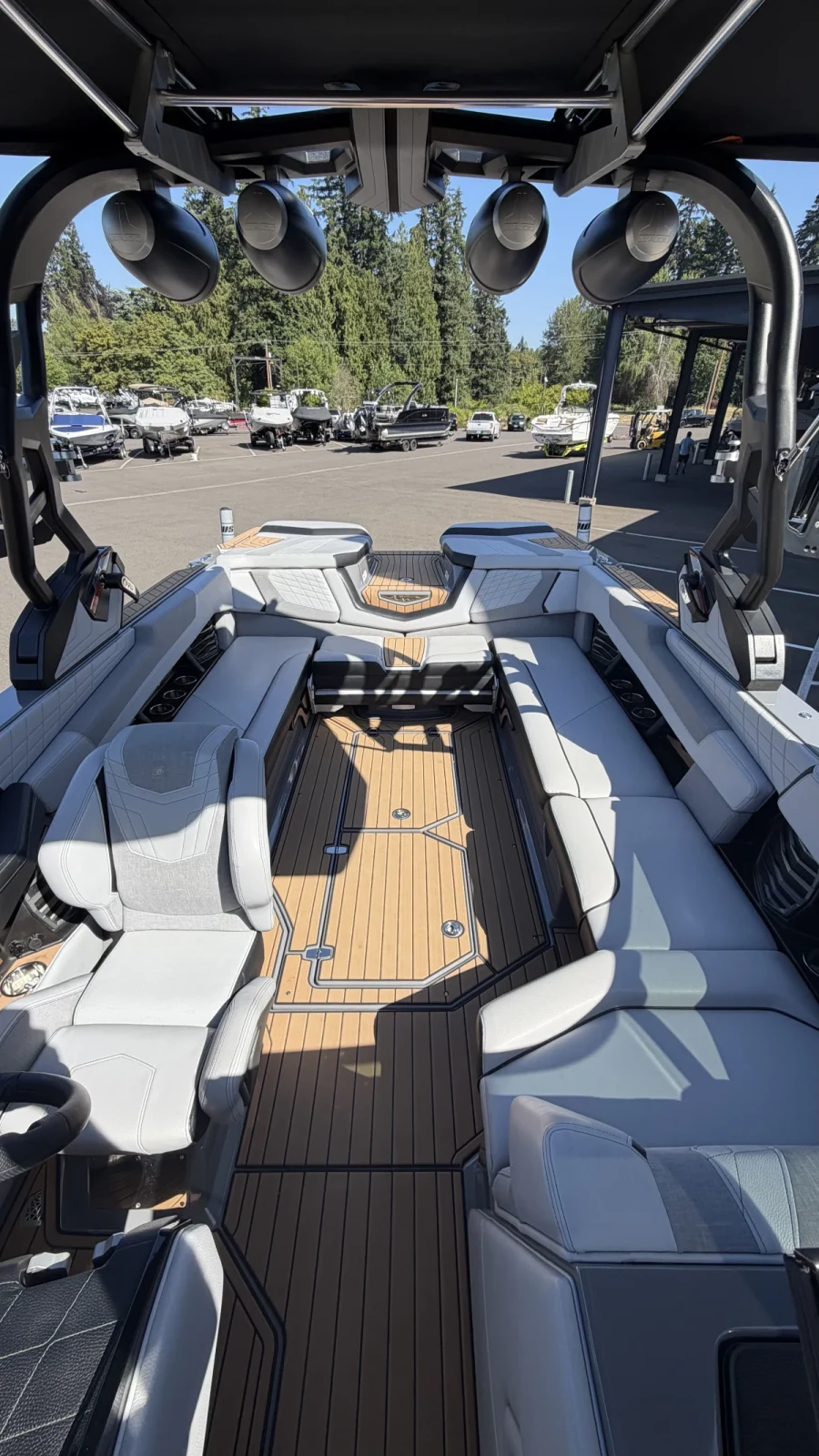 2021-nautique-g25-142031-image7.webp