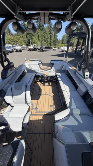 2021-nautique-g25-142031-image7.webp