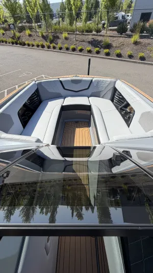 2021-nautique-g25-142031-image8.webp