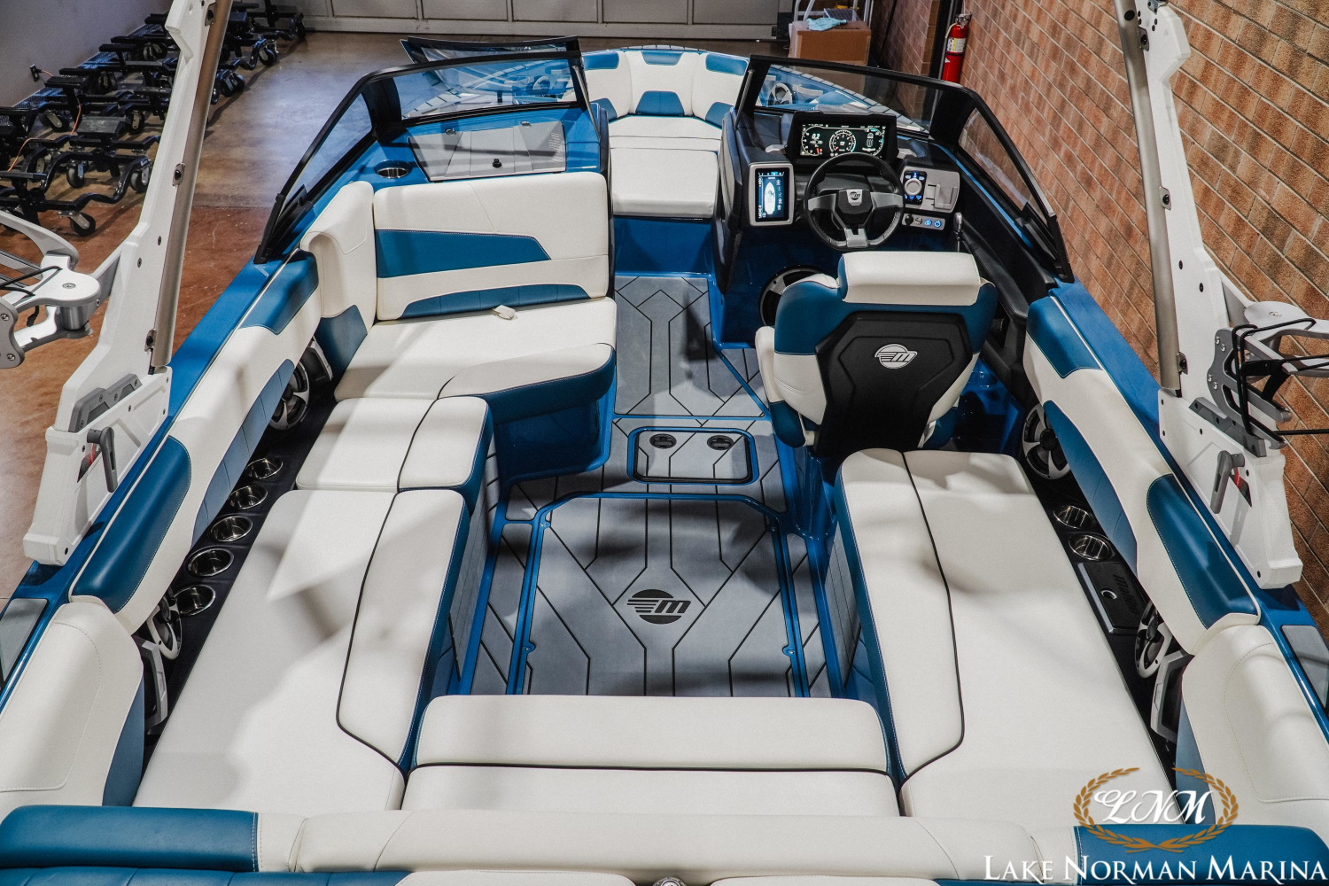 2021 Malibu 22 LSV