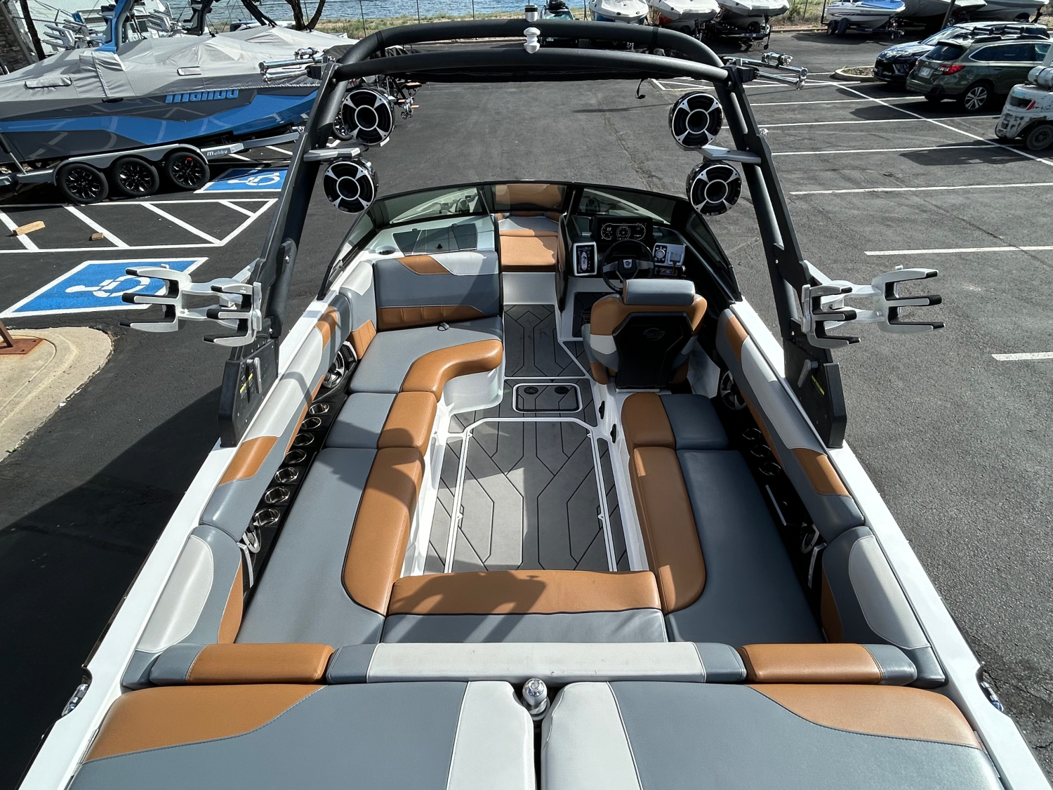2020 Malibu Boats 23 LSV