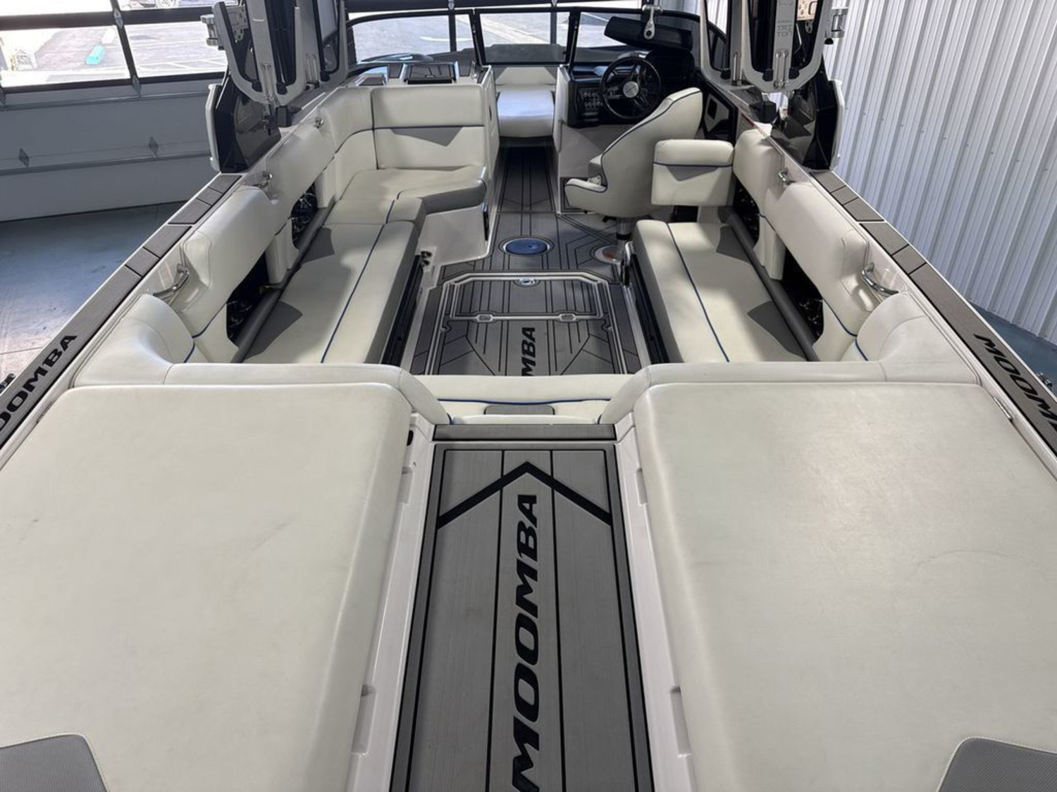 2021 MOOMBA Makai