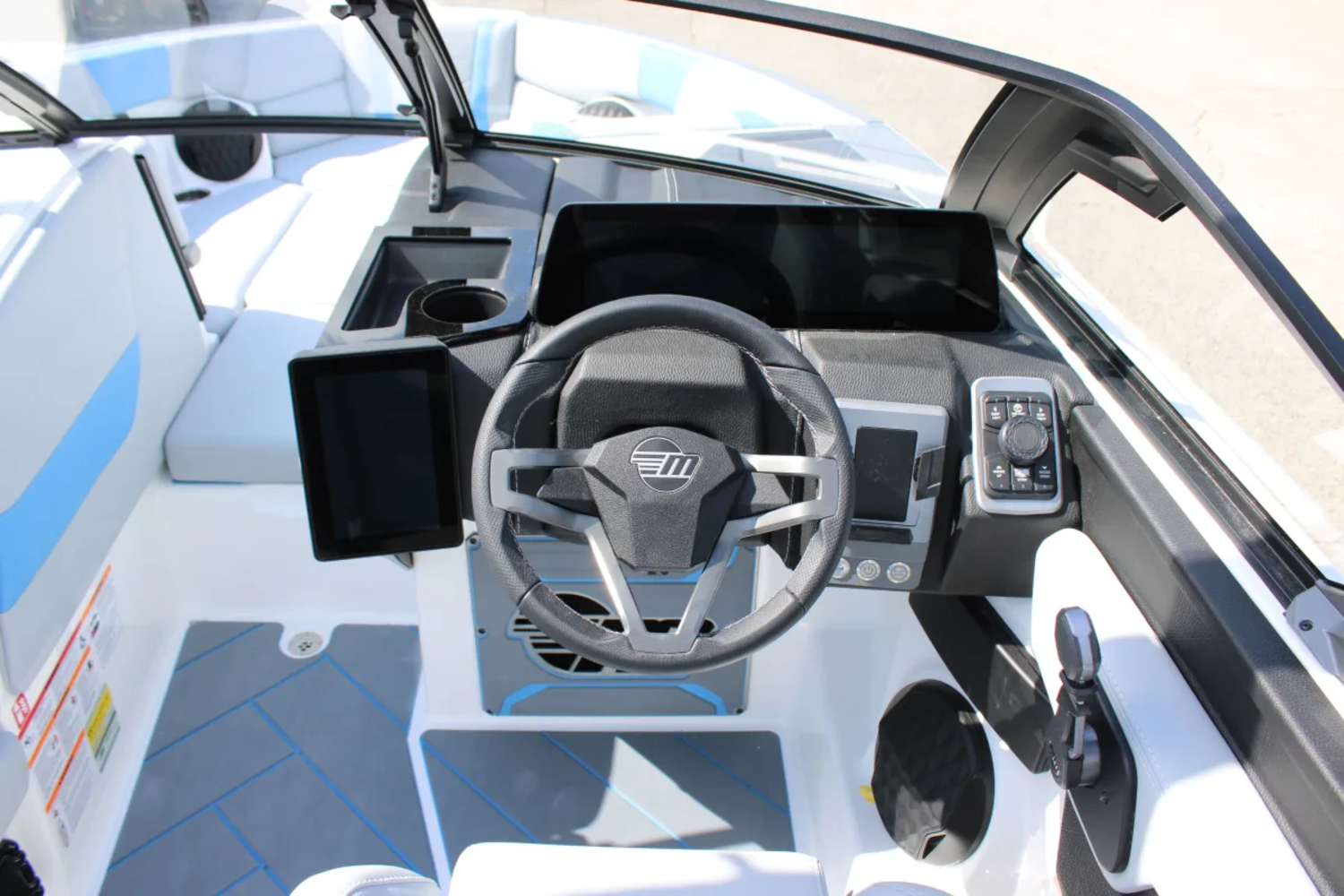 2026 Malibu 23 LSV